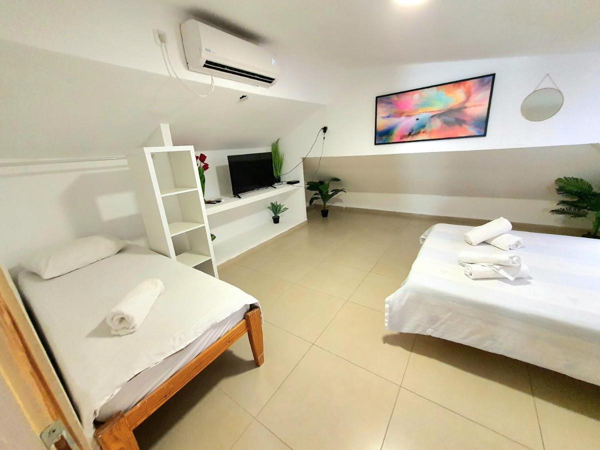 Apartment Barak Royal 20 Sea View - ג'קוזי בחצר ומרפסות עם נוף לים Eilat