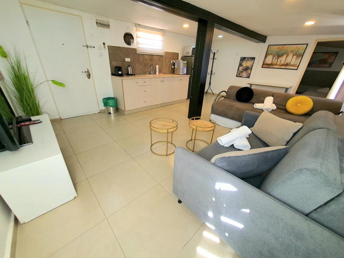 Apartment Barak Royal 20 Sea View - ג'קוזי בחצר ומרפסות עם נוף לים *