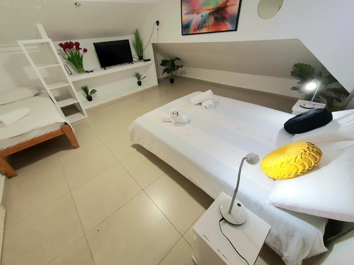 Apartment Barak Royal 20 Sea View - ג'קוזי בחצר ומרפסות עם נוף לים