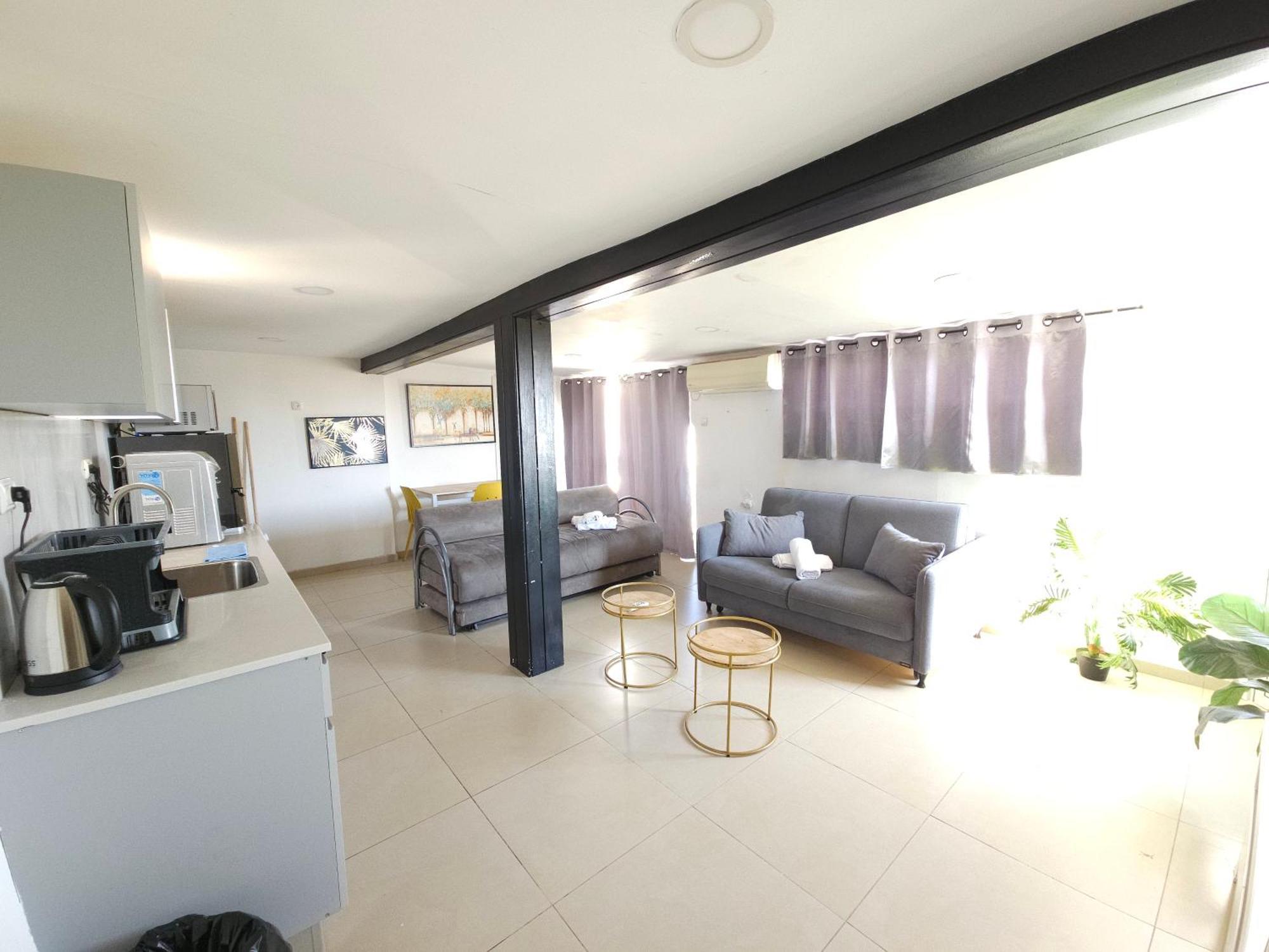 Apartment Barak Royal 20 Sea View - ג'קוזי בחצר ומרפסות עם נוף לים
